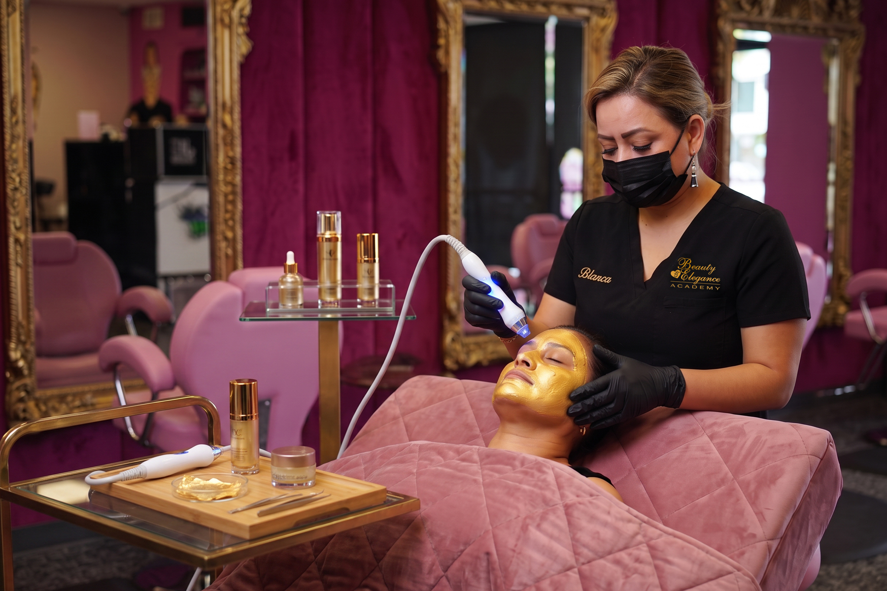 SIGNATURE GLOW EXPERIENCE